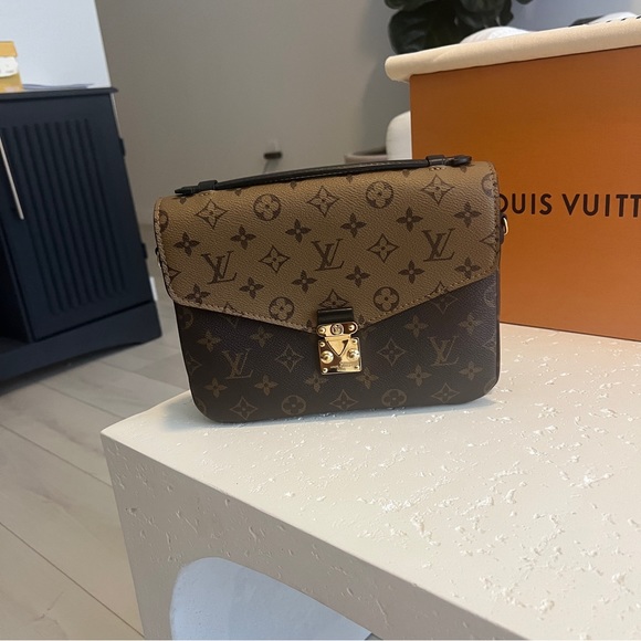 Louis Vuitton pochette Métis in reverse monogram - Picture 2 of 13